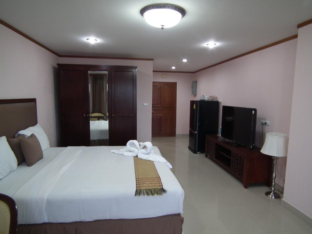 Апартаменты Abricole At Pattaya Hill Экстерьер фото