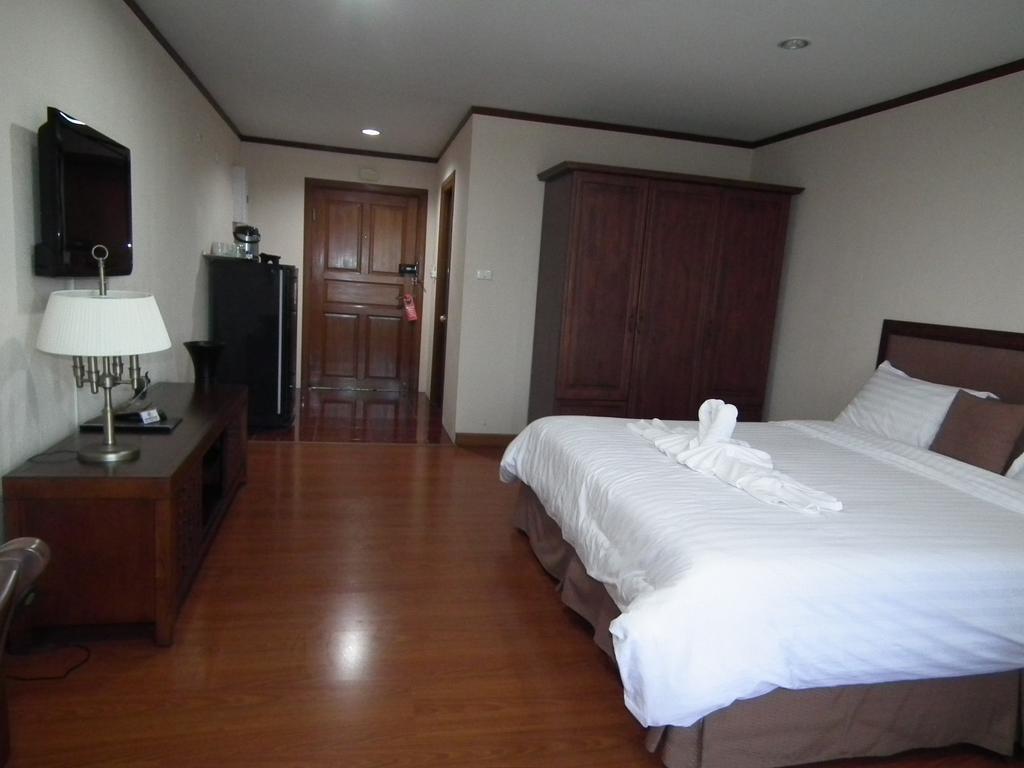 Апартаменты Abricole At Pattaya Hill Экстерьер фото