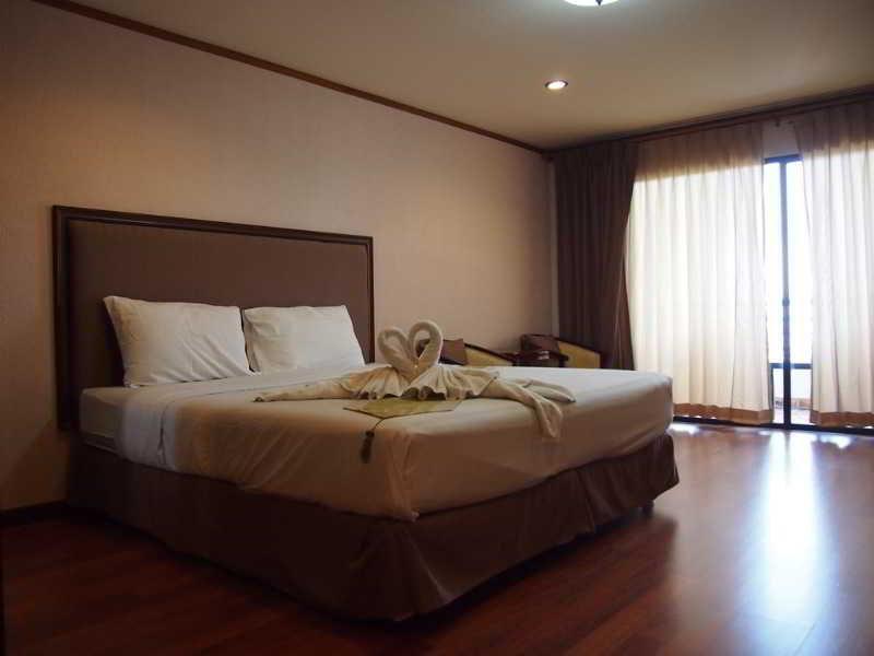 Апартаменты Abricole At Pattaya Hill Экстерьер фото