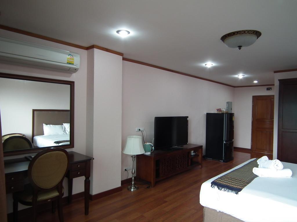 Апартаменты Abricole At Pattaya Hill Экстерьер фото