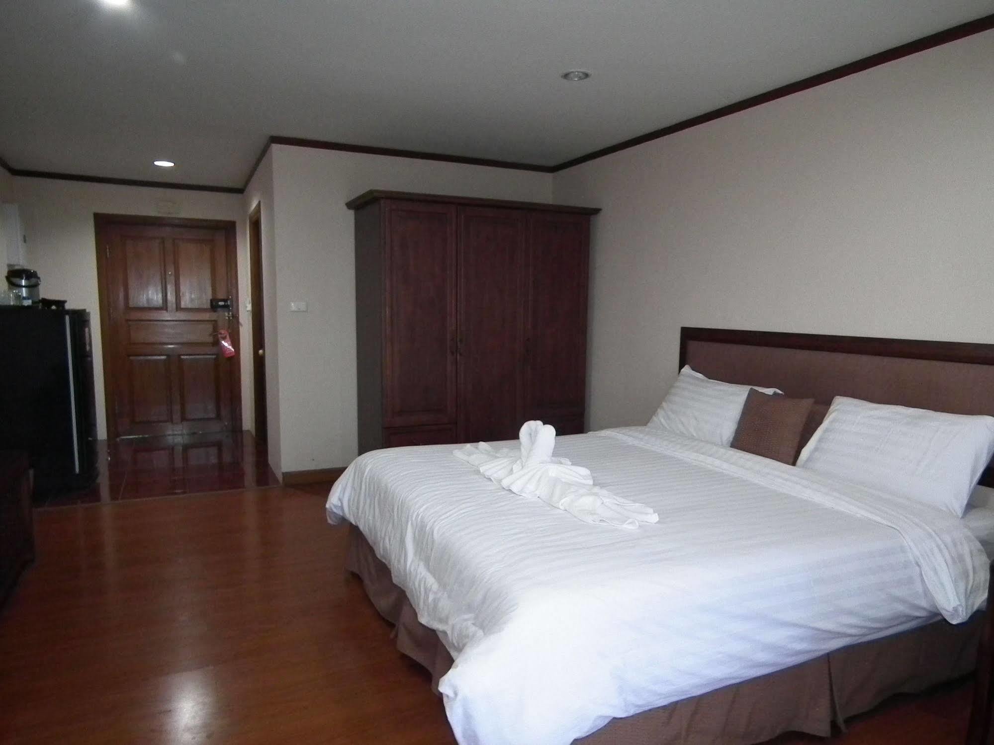 Апартаменты Abricole At Pattaya Hill Экстерьер фото