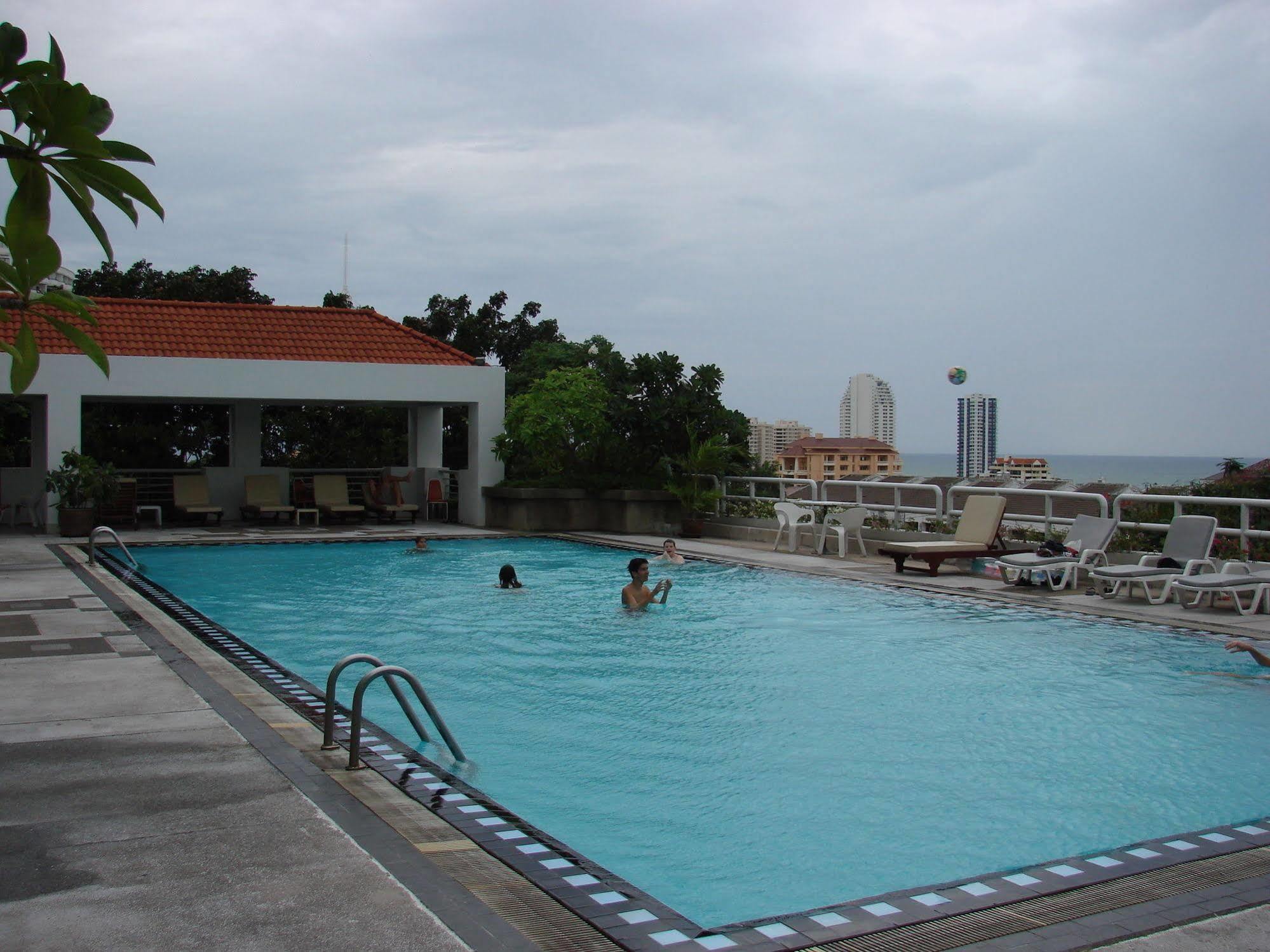 Апартаменты Abricole At Pattaya Hill Экстерьер фото