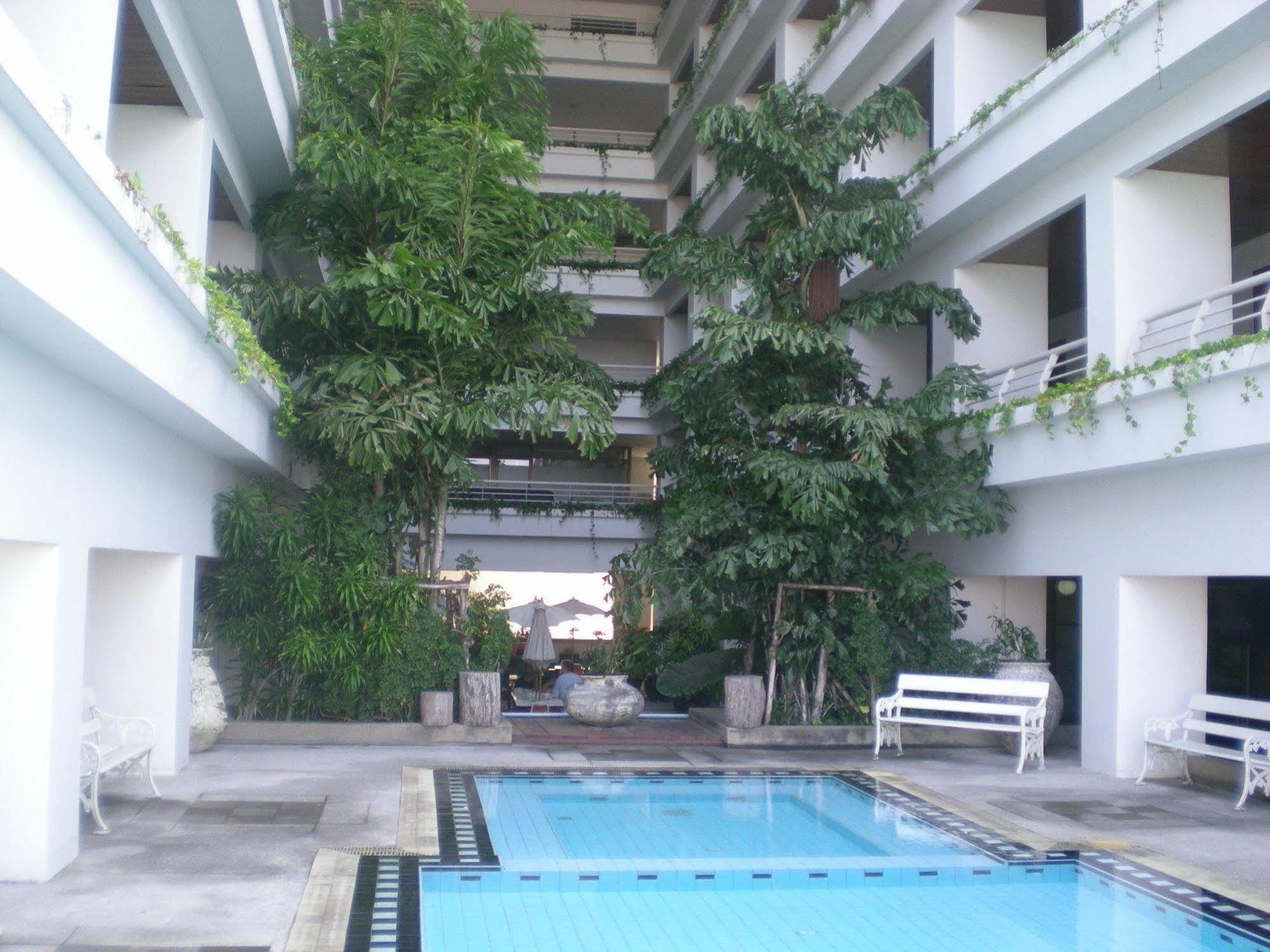 Апартаменты Abricole At Pattaya Hill Экстерьер фото