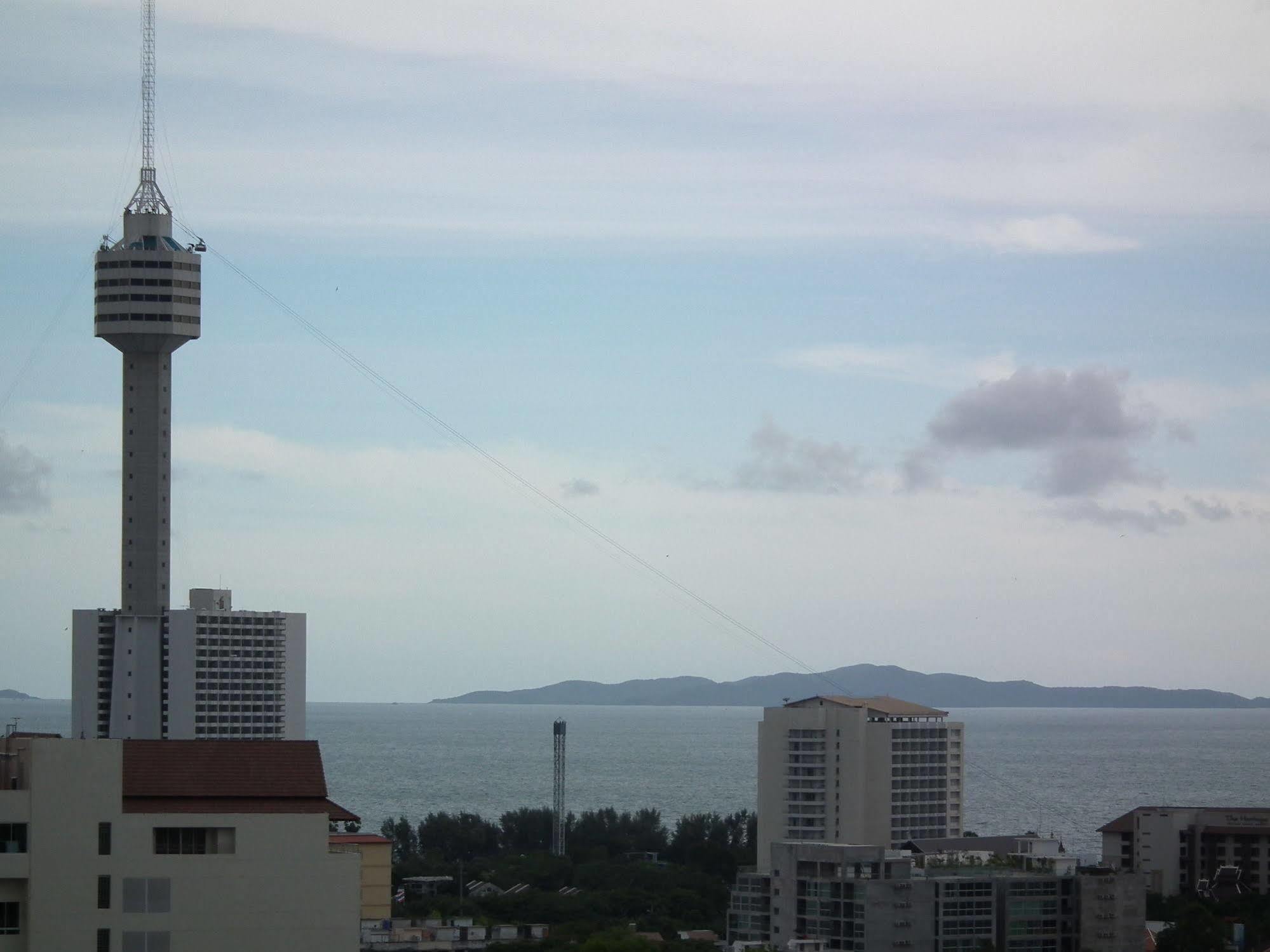 Апартаменты Abricole At Pattaya Hill Экстерьер фото